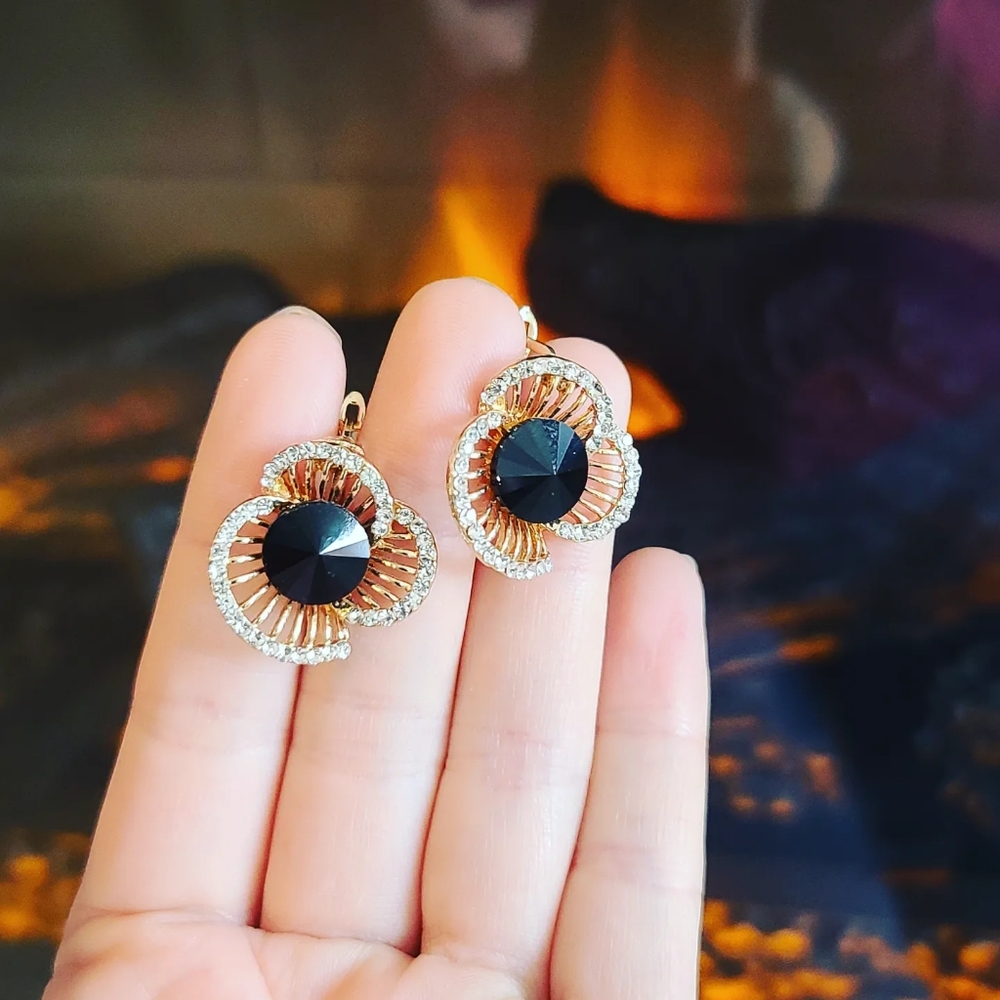 Rhiestone gold tone earring